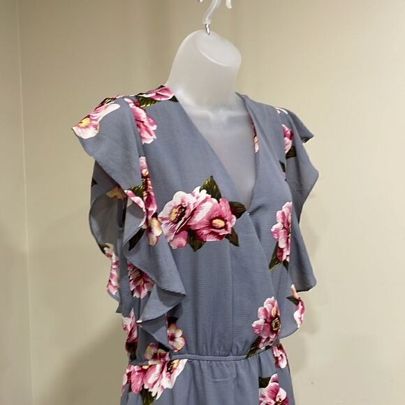 NWOT Umgee Gray Floral Romper. Size S small 4/6 - Picture 2 of 11